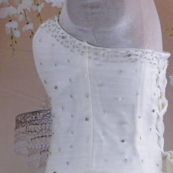Satin and Tulle wedding dress with rhinestones Size 00 - Picture 3 of 6